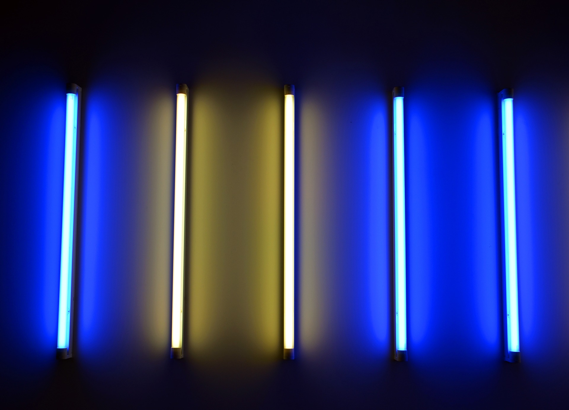 Tube LED VS tube fluorescents - Actualité Eclairage LED - Blog Deliled
